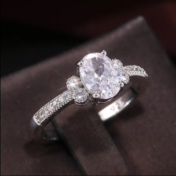 New Women’s 925 Silver Diamond Ring - Picture 5 of 6